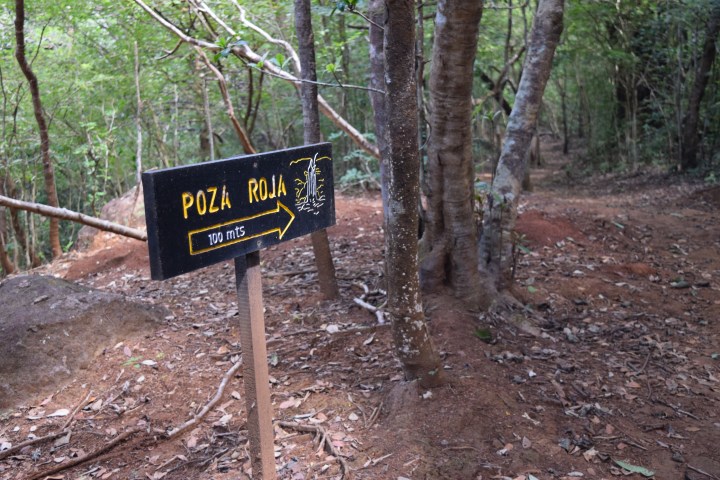 Poza Roja sign