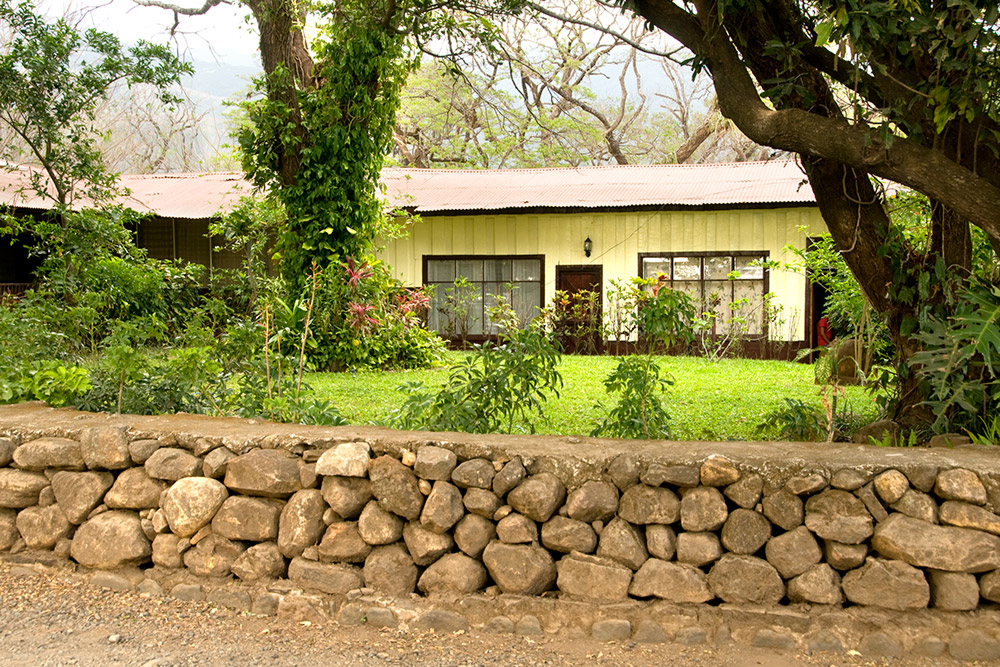 hacienda-and-rock-wall hotel hacienda guachipelin rock wall