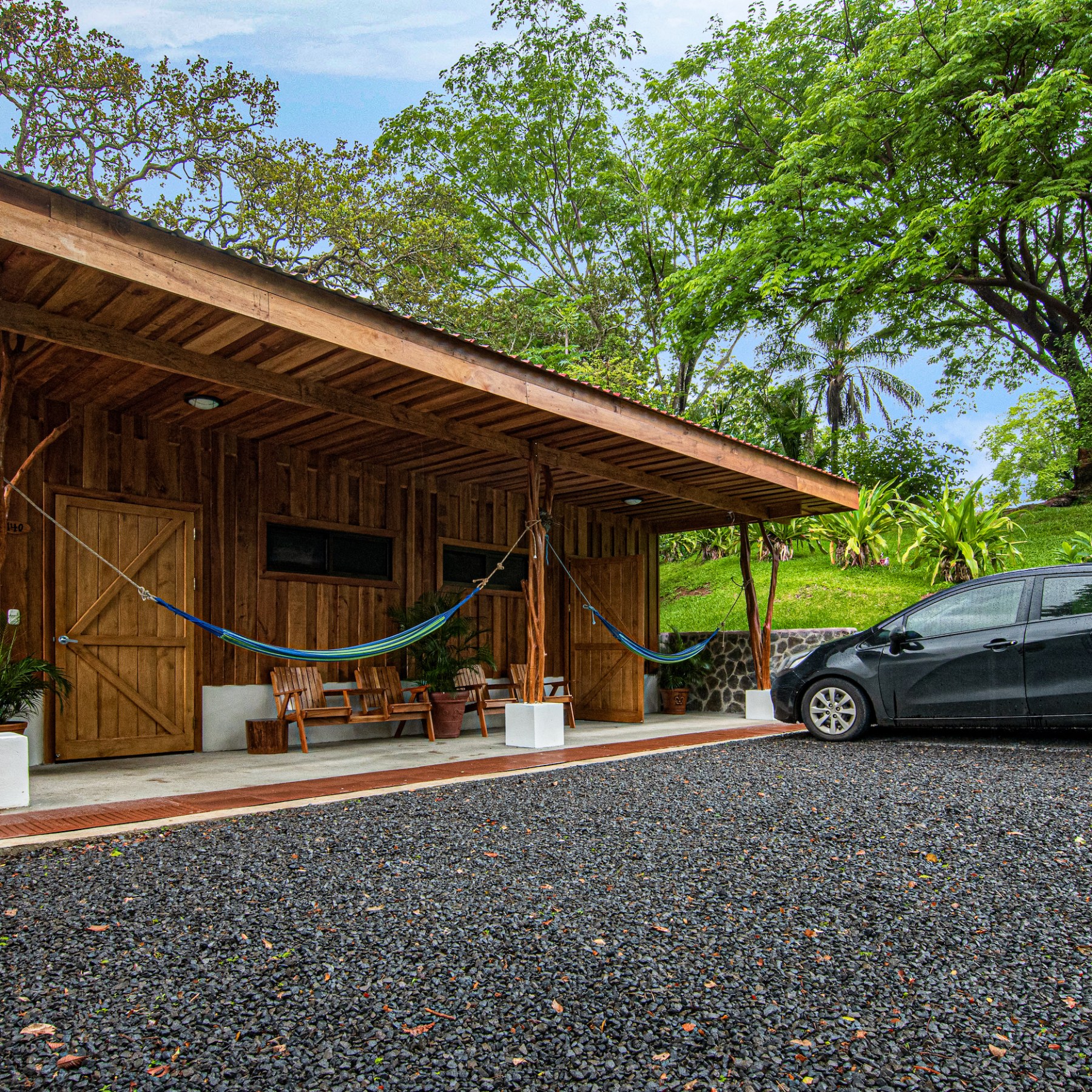 Hotel Hacienda Guachipelin parking area