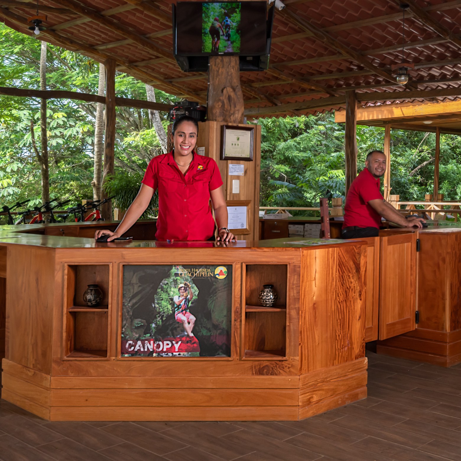 Hotel Hacienda Guachpelin adventure center