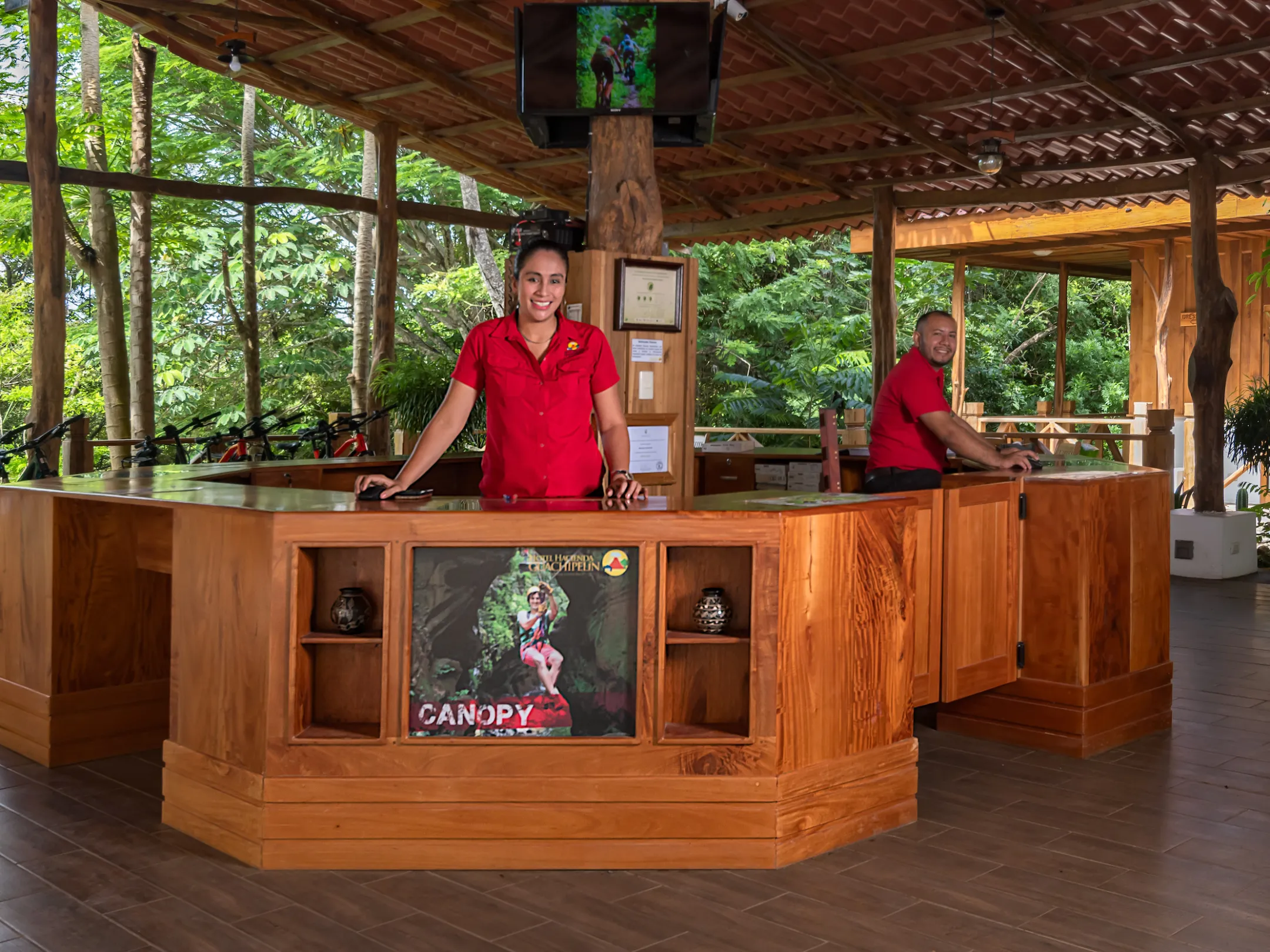 Hotel Hacienda Guachpelin adventure center