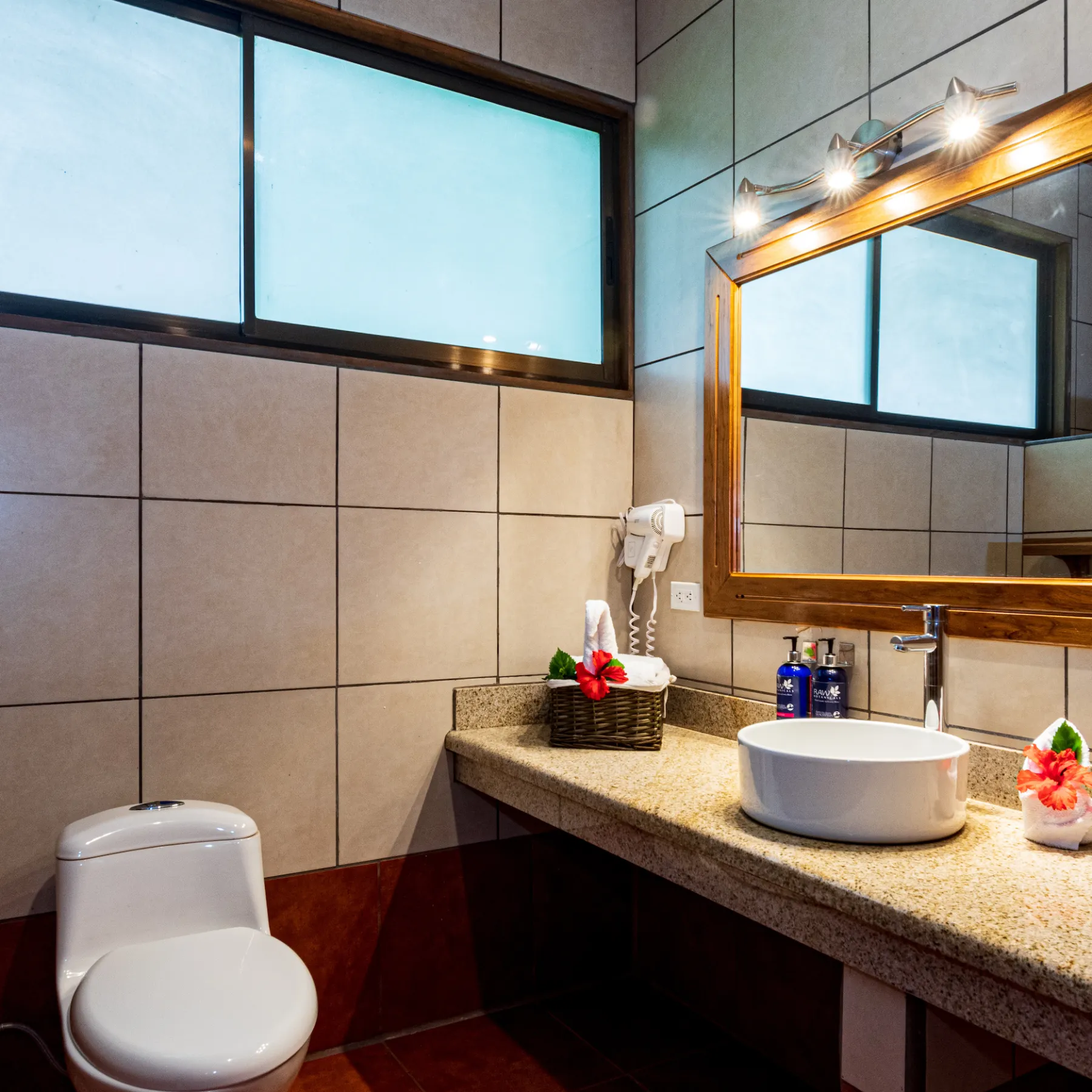 Hotel Hacienda Guachipelin legacy suite bathroom