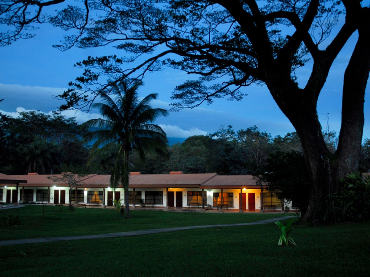 Hacienda Guachipelin at night