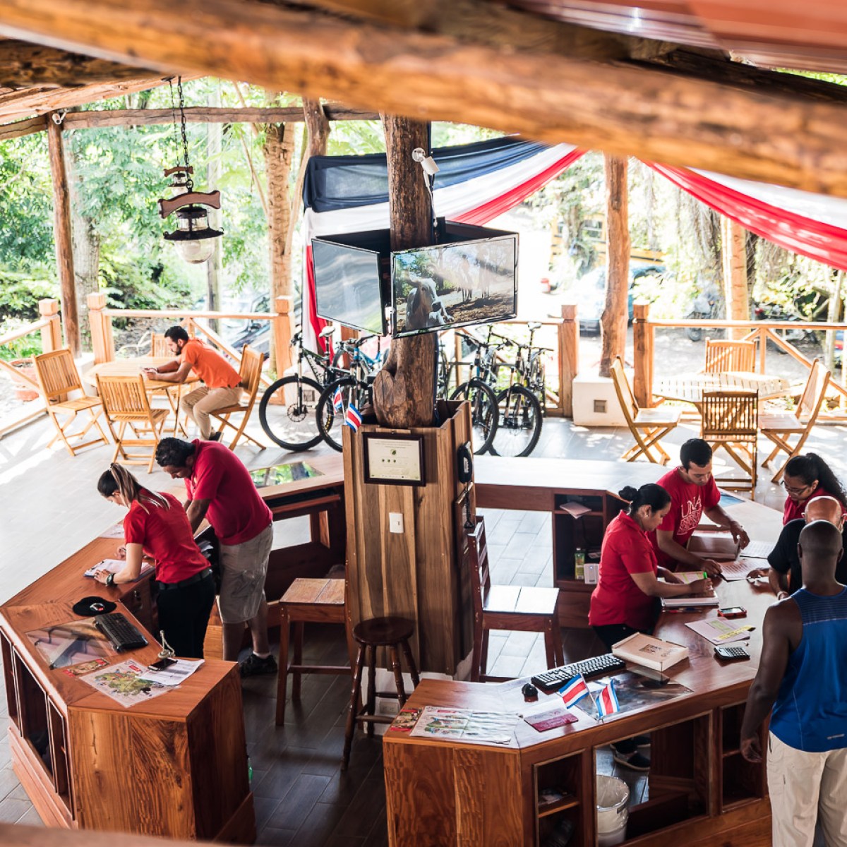 Hotel Hacienda Guachpelin adventure center