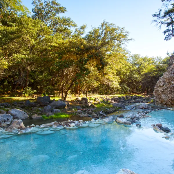 hiking-volcano-hacienda-guachipelin