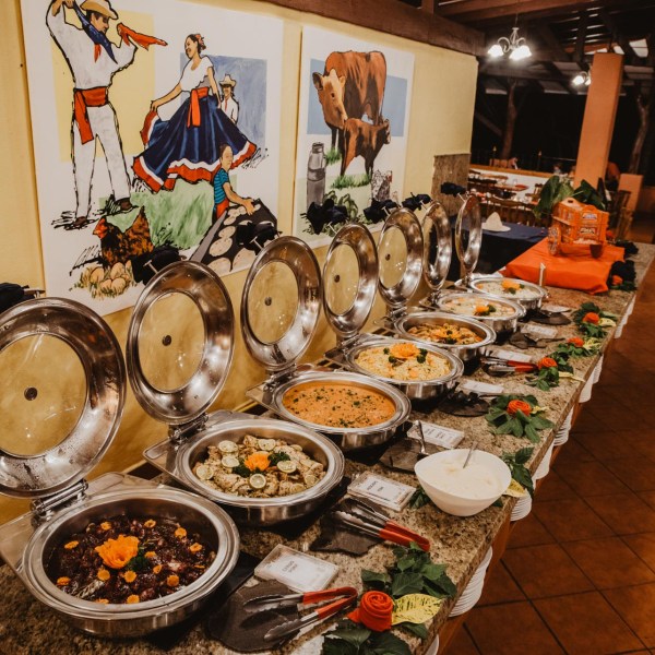 dining-at-hacienda-guachhipelín-is-a-delicious-experience