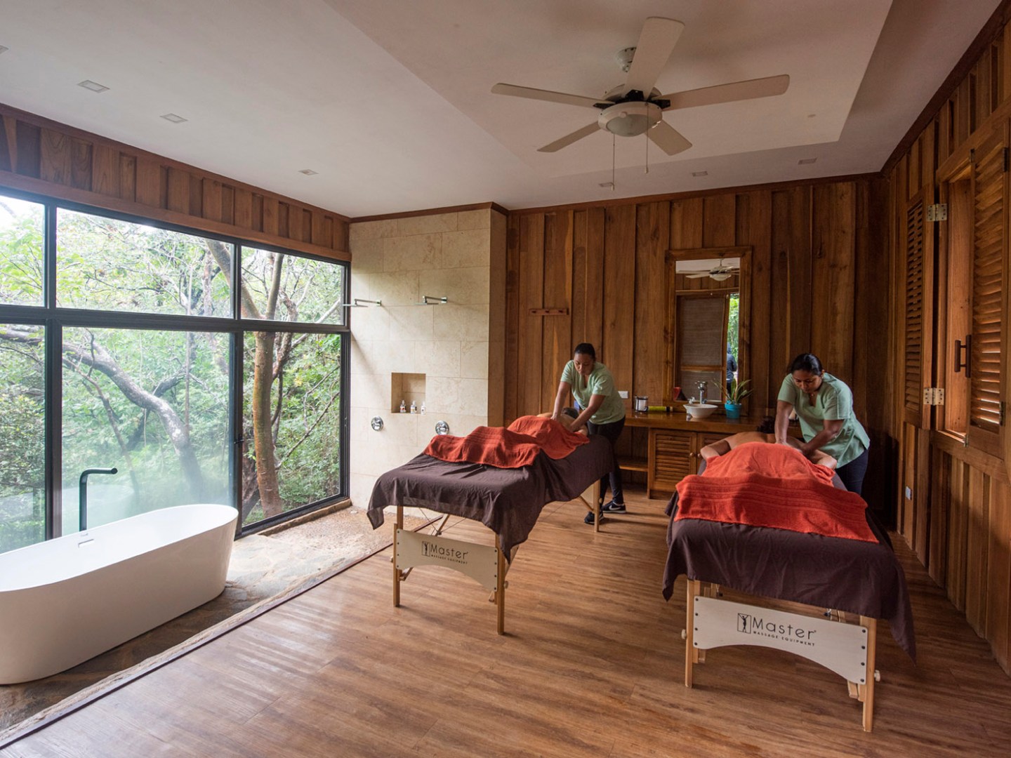 celebrating-love-and-adventure-at-Hotel-Hacienda-Guachipelin-Costa-Rica