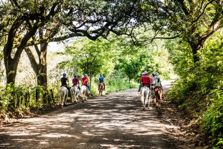Creating-timeless-memories-multigenerational-family-adventures-in-guanacaste